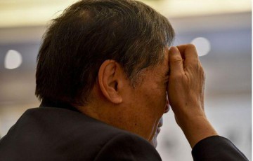 九游娱乐-70岁大爷哭诉：有存款30万，退休金6000的我，现在却沦落到捡破烂